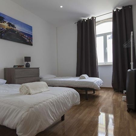 Guest House First Floor Lagos Buitenkant foto