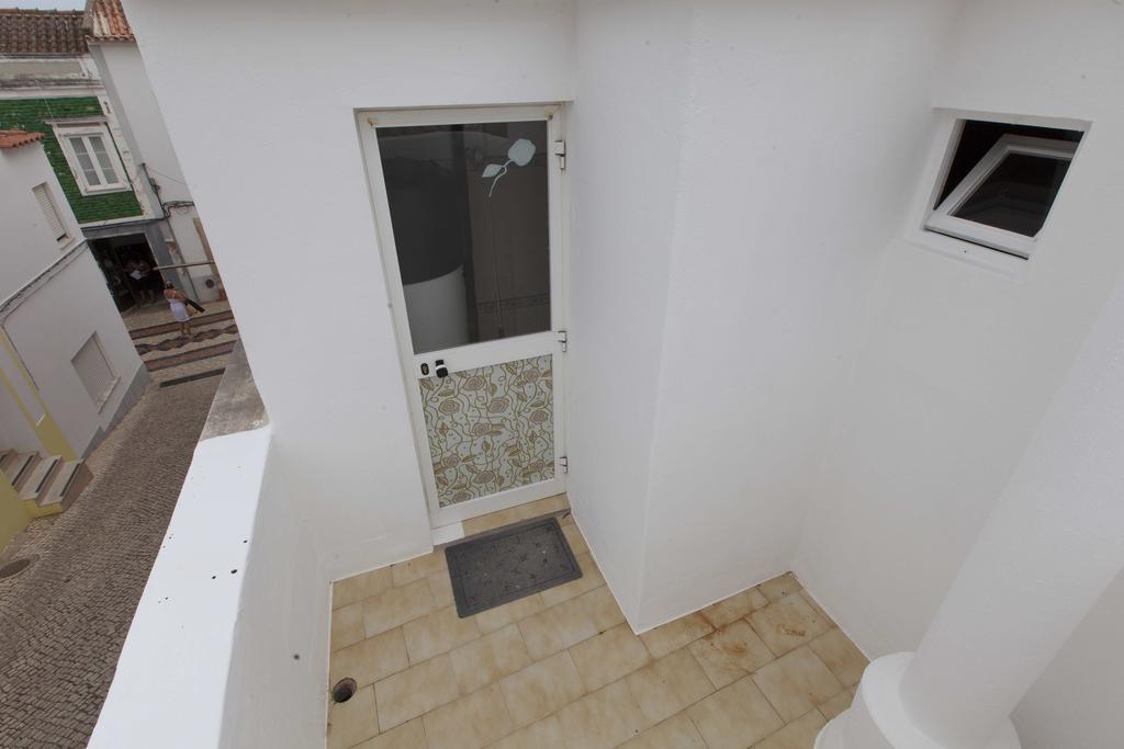 Guest House First Floor Lagos Buitenkant foto