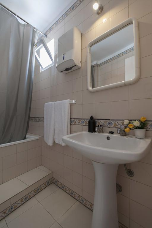 Guest House First Floor Lagos Buitenkant foto
